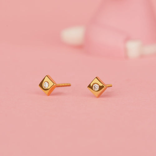 A SCHOOL GIRL'S DIAMOND (YELLOW GOLD) EARRINGS FOR BABY GIRL